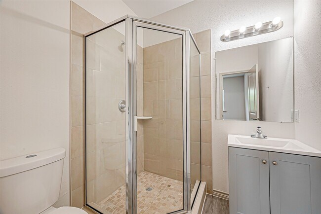 Building Photo - 5530 Hirondel St