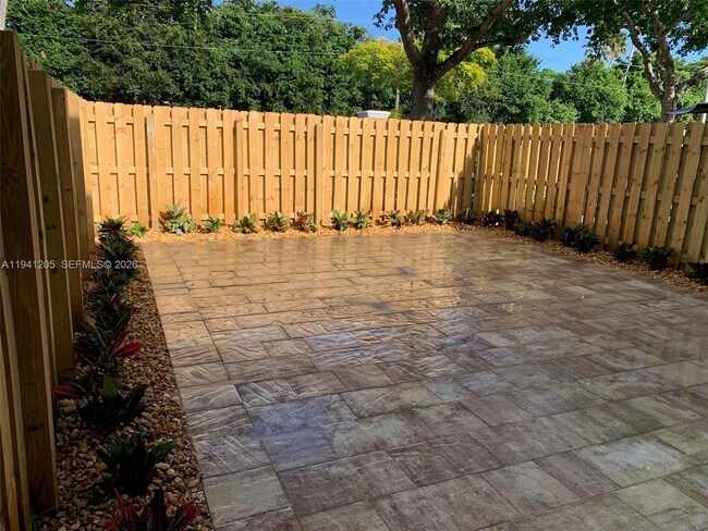 Building Photo - 1271 SE 27th Terrace