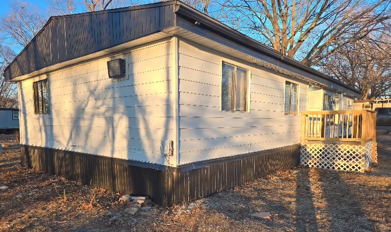 Building Photo - 1100 W Locust St