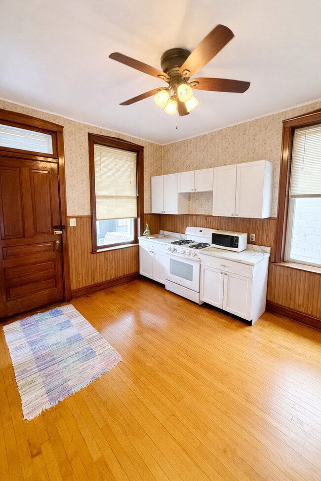 Building Photo - 2729 W Hirsch St