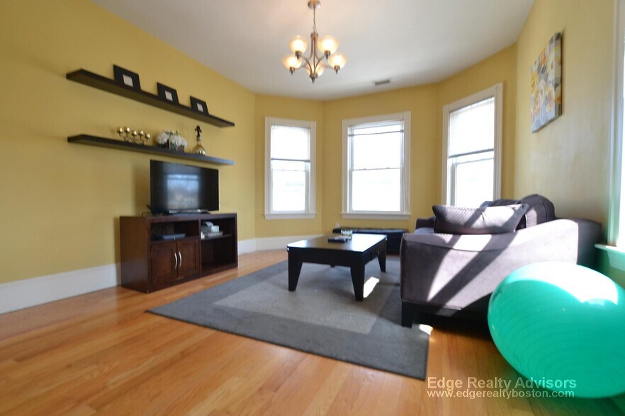 Building Photo - 37 Winship St