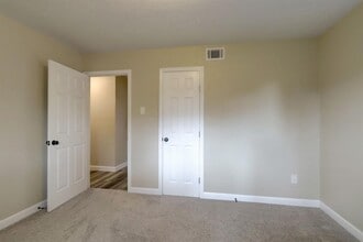 Building Photo - 2606 Hillshire Dr