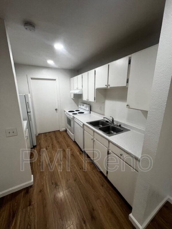 Building Photo - 1062 H St
