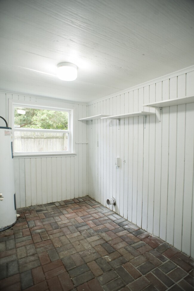 Building Photo - 109 Walnut St