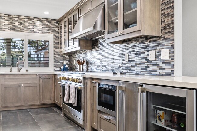 Building Photo - 6 Kingston Ct S