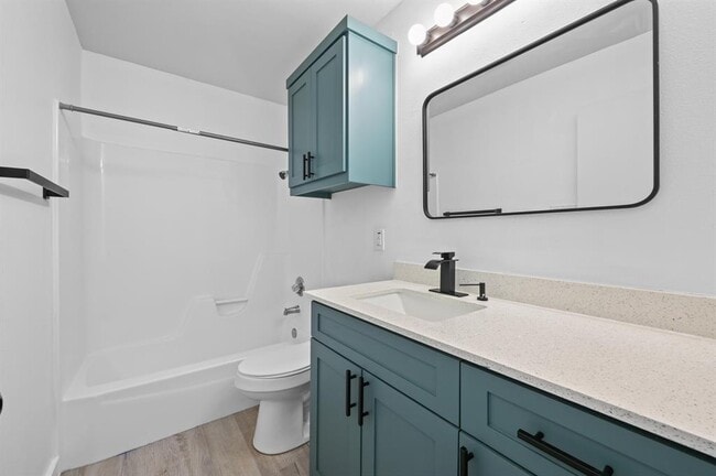 Building Photo - 5545 Pine Pl