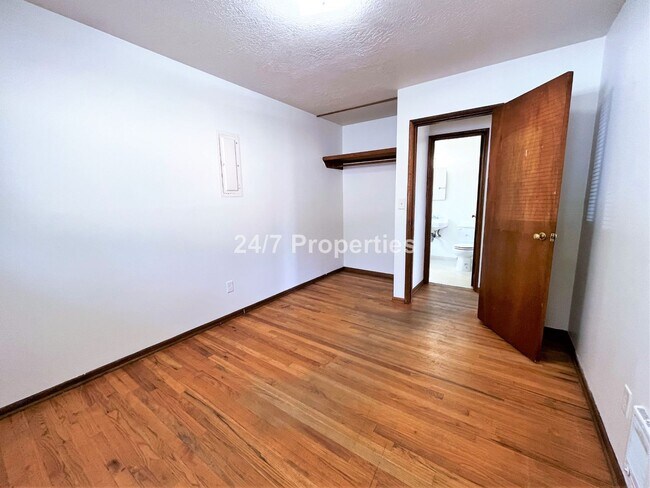 Building Photo - Affordable 1 BD | 1 BA Home - North Tabor