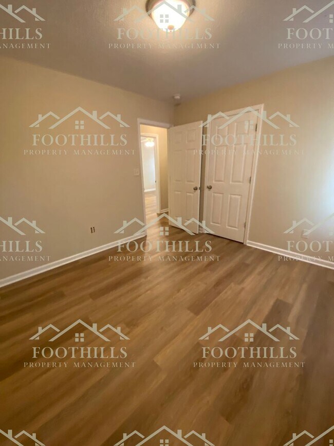 Building Photo - Single Family Home with Attached Garage