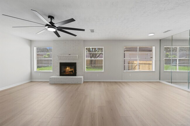 Building Photo - 16615 Glamis Ln