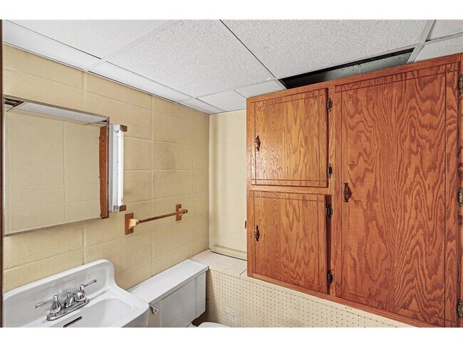 Building Photo - 7617 Lee Ave N