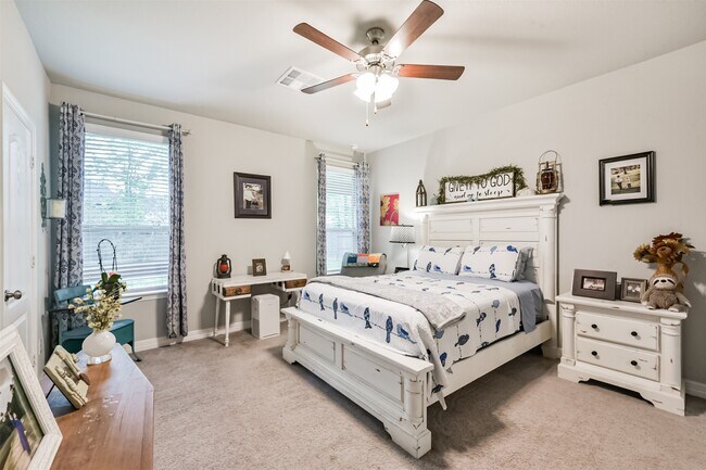 Building Photo - 123 Buttonwood Ct