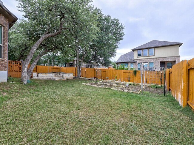 Building Photo - 4312 Privacy Hedge St