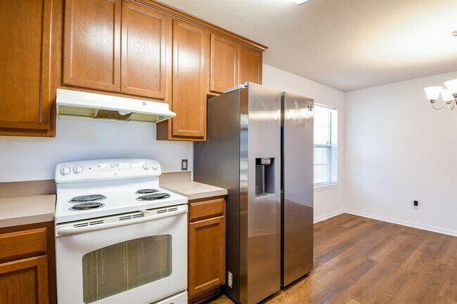Building Photo - 712 Avenue F