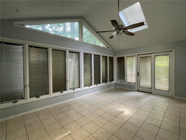 Building Photo - 2471 Honeycomb Way