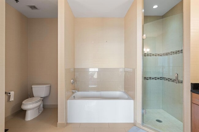 Building Photo - 929 Portland Ave