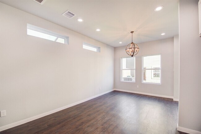 Building Photo - 4945 Ambient Dr