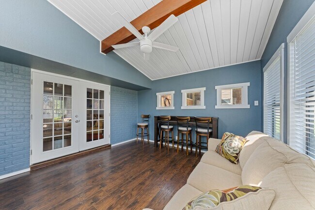 Building Photo - Charming 3-Bed Home with Fireplace & Garage in New Braunfels – 1,505 Sq Ft of Comfort