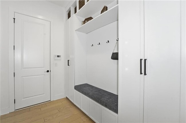 Building Photo - 415 Oakleigh Ave