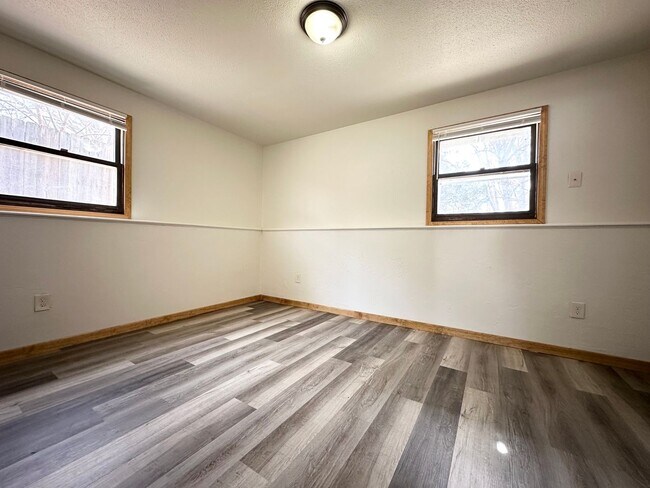 Building Photo - Regal Landing ||||