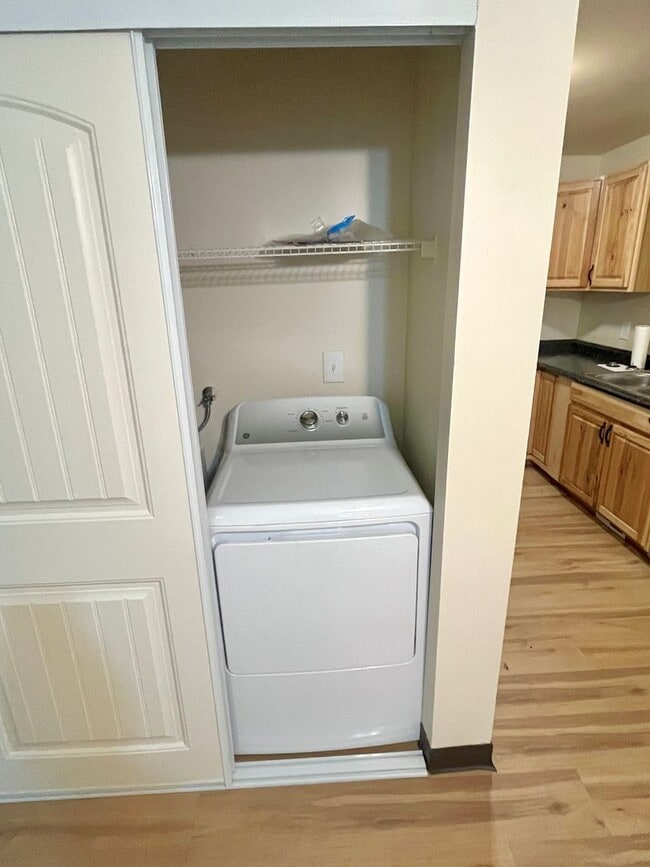 Building Photo - Updated Cully Neighborhood 3 Bedroom Townhome with Hardwoods, Fully Fenced Yard