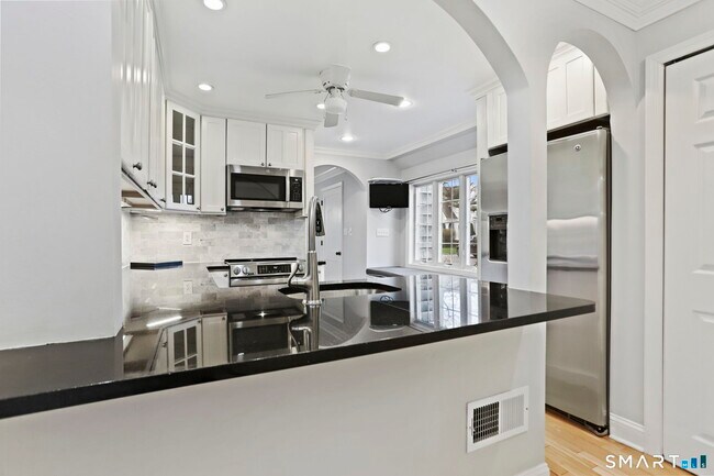 Building Photo - 21 Eunice Ave