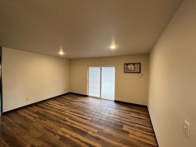 Building Photo - 5258 Christopher Dr