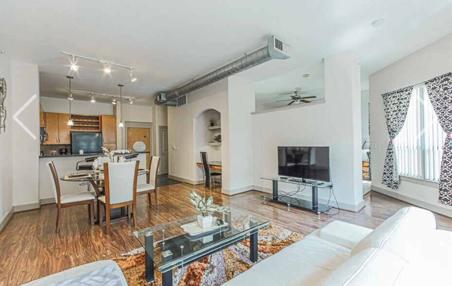 Building Photo - 1901 Post Oak Blvd