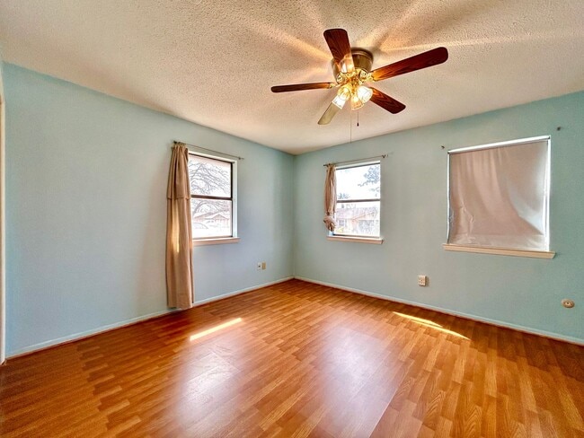 Building Photo - Warm & Inviting 3 Bed, 2 Bath Home with 2-Car Garage & Fireplace