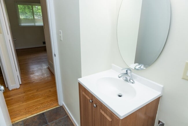 Building Photo - Comfortable Single-Family Living with All-...