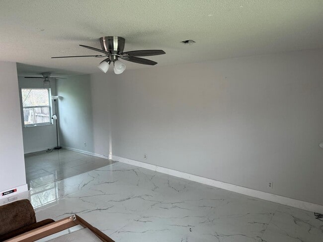 Building Photo - 6019 Hayes St