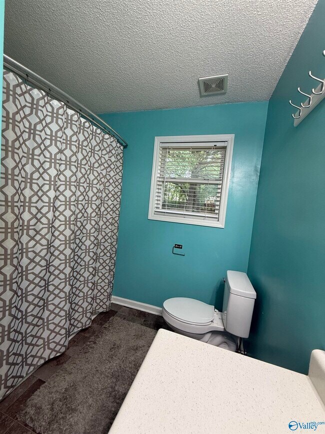 Building Photo - 115 Populus Dr