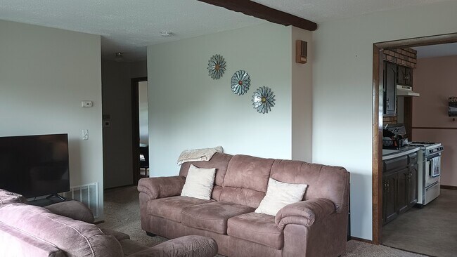 Living Room 2 - 270 N Hemlock Ave