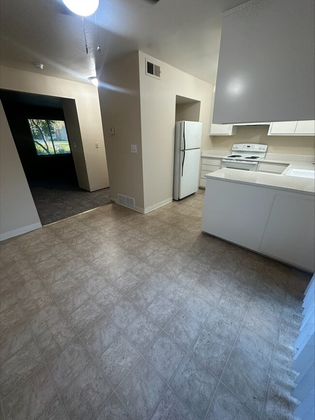 Building Photo - 3540 Northwood Dr.