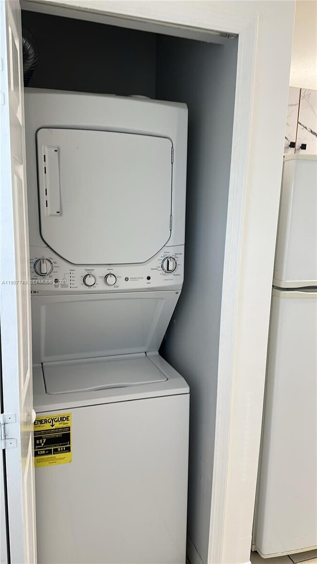 Building Photo - 2910 SE 12th Rd