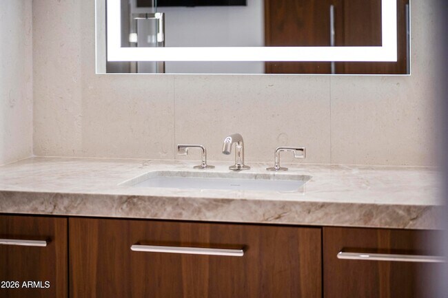 Building Photo - 6587 N Palmeraie Blvd