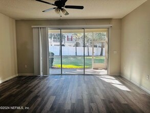 Building Photo - 6801 Roundleaf Dr