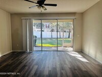 Building Photo - 6801 Roundleaf Dr