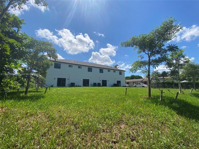 Building Photo - 5609-5611 Polk St