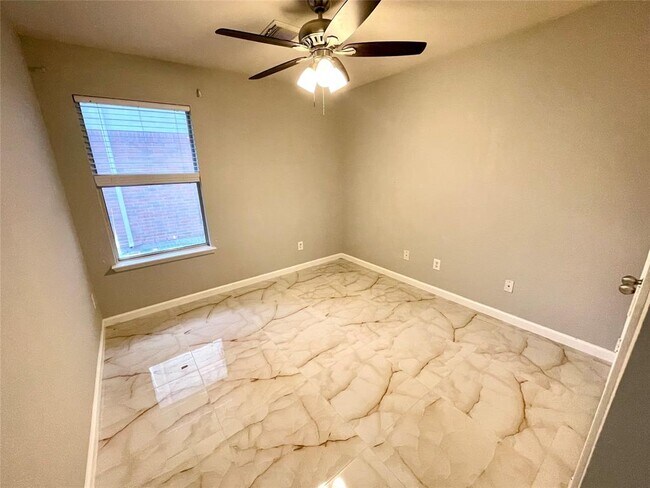 Building Photo - 10218 Cades Creek Ct