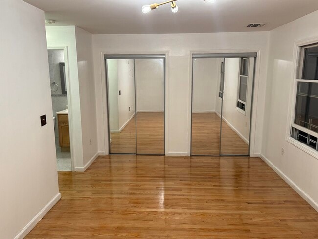 Building Photo - 525 AVENUE A Ave