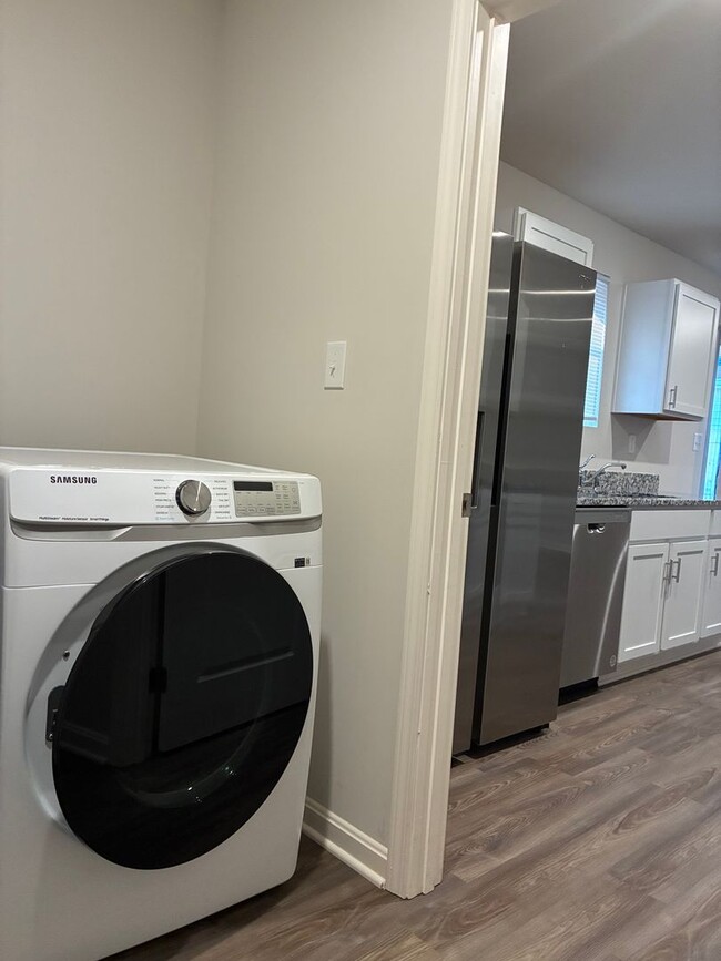 Building Photo - 105 S Osprey Ct