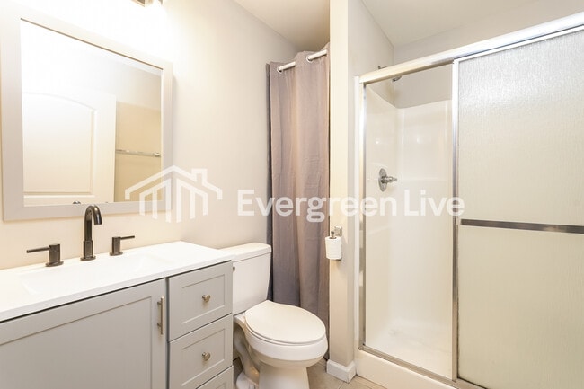 Building Photo - 518 Harper St