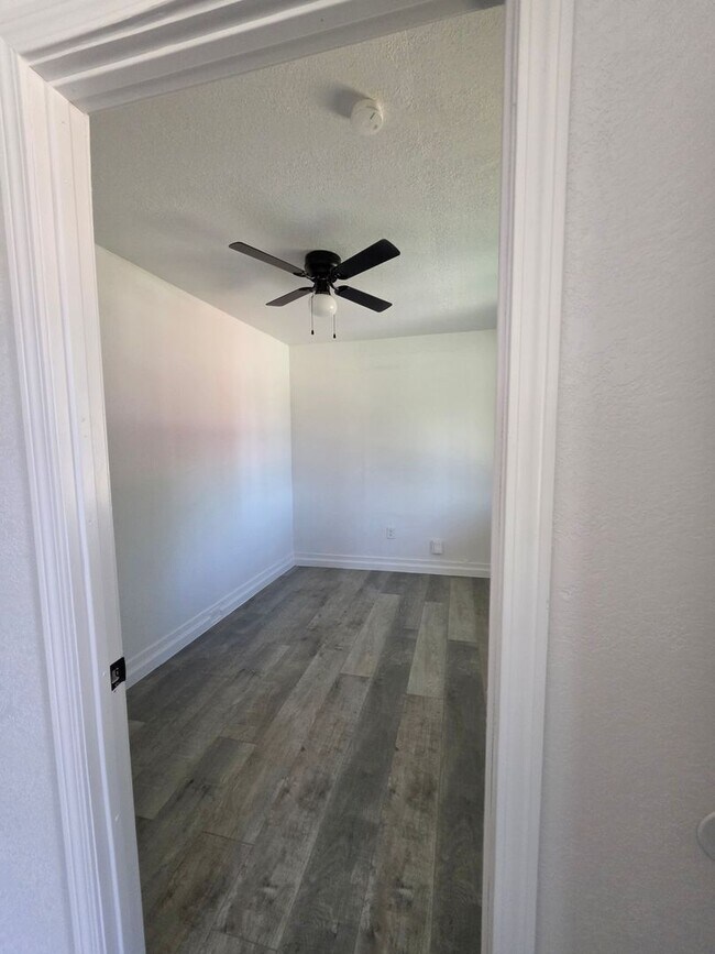 Building Photo - 3 Bedroom 1 Bath Home