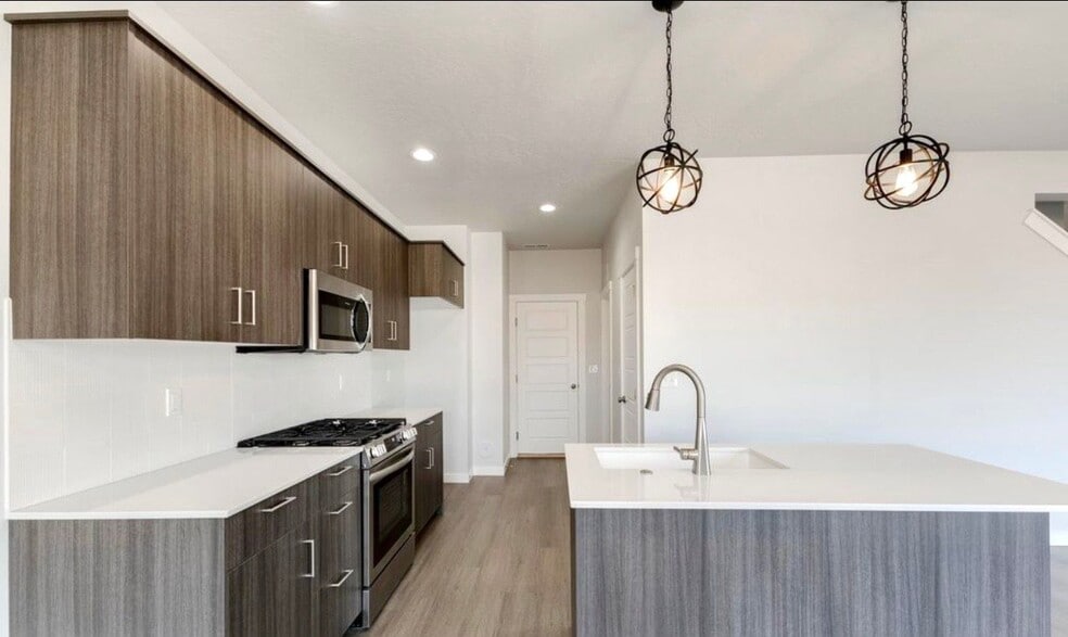 Building Photo - 5034 S Amorita Ave