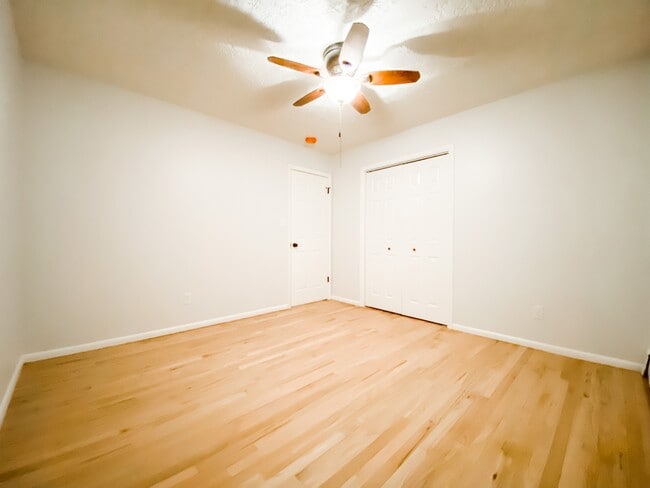 Building Photo - 5033 Pineridge Ave