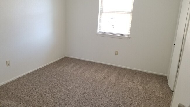 Building Photo - HOME ON QUIET STREET NEAR HOSPITAL