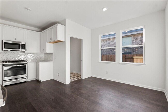 Building Photo - 133 Grn Knl Ln