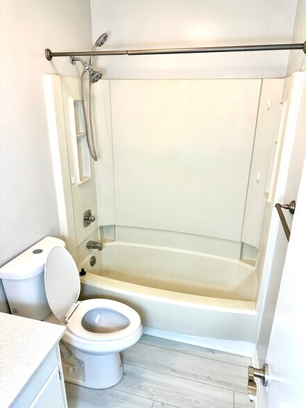 Building Photo - 124 S Sherrin Ave