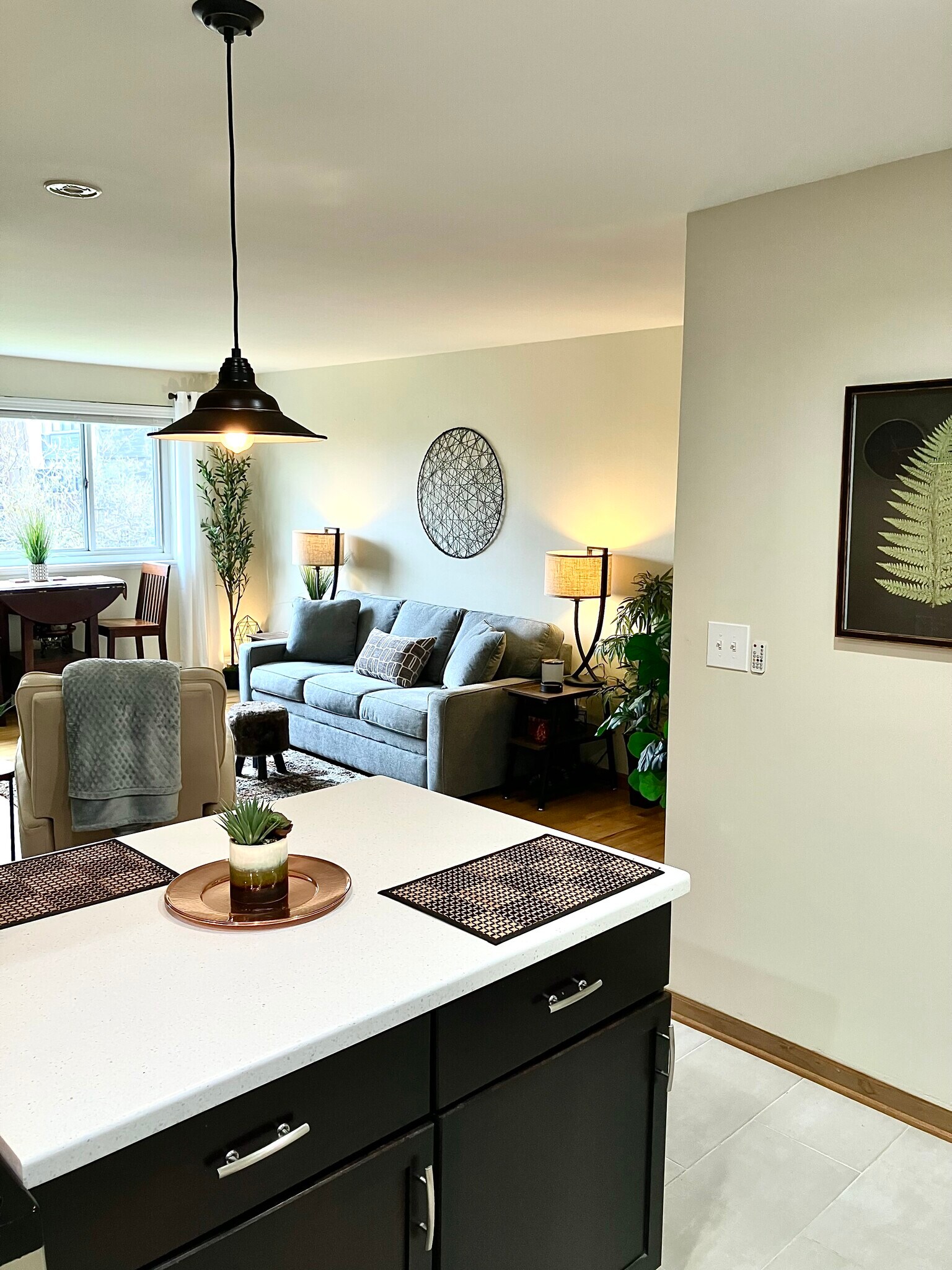 Building Photo - 515 W Wrightwood Ave