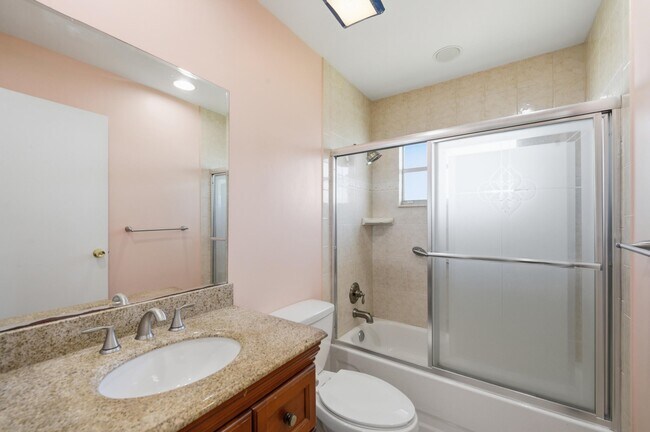 Building Photo - 384 Saxony Trail